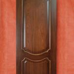 Торгово-производственная компания ООО "НАШИ" производит и продает межкомнатные деревянные шпонированные двери в Москве